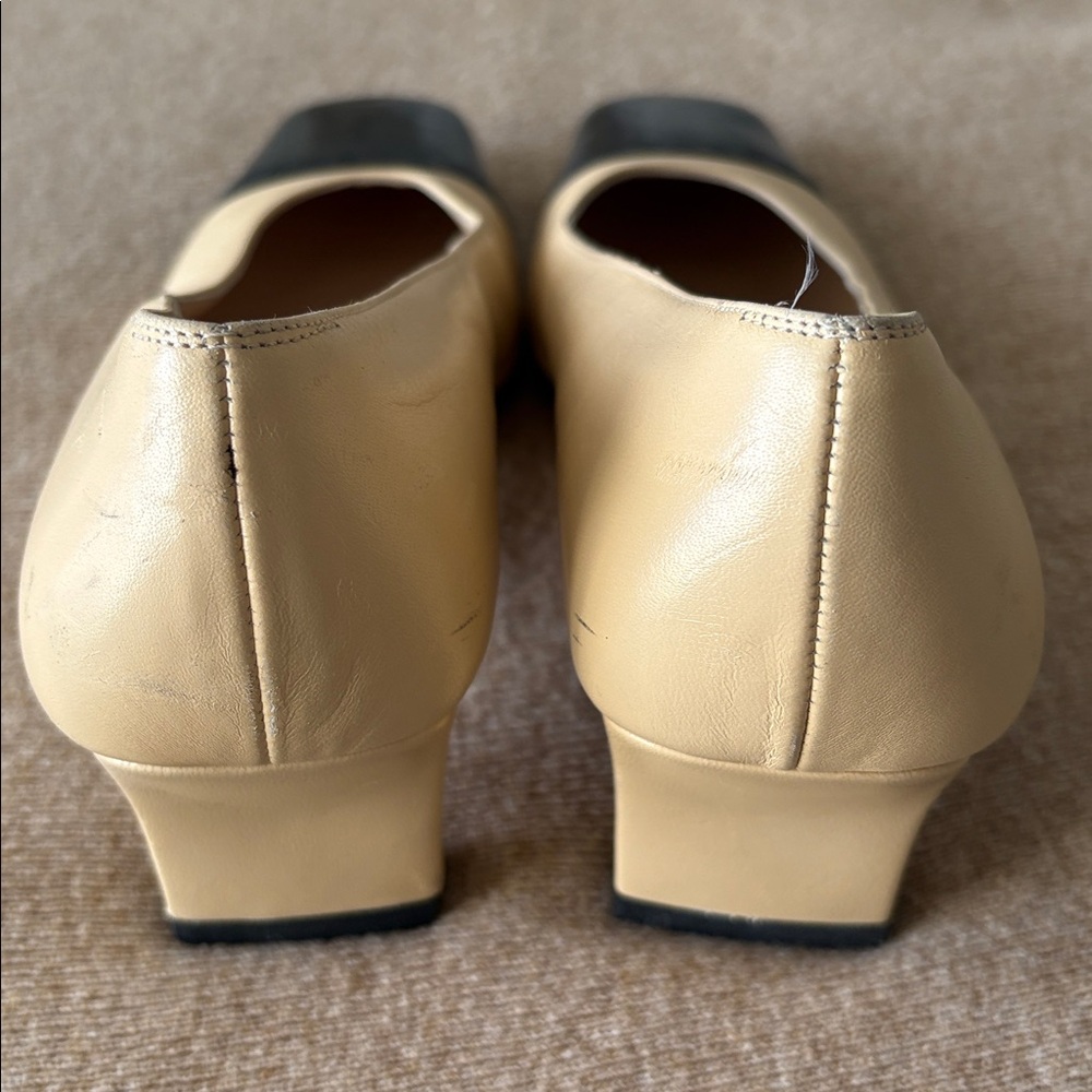Salvatore Ferragamo Cream and Black Leather Block Heel Pumps Size 8B - Picture 4 of 10